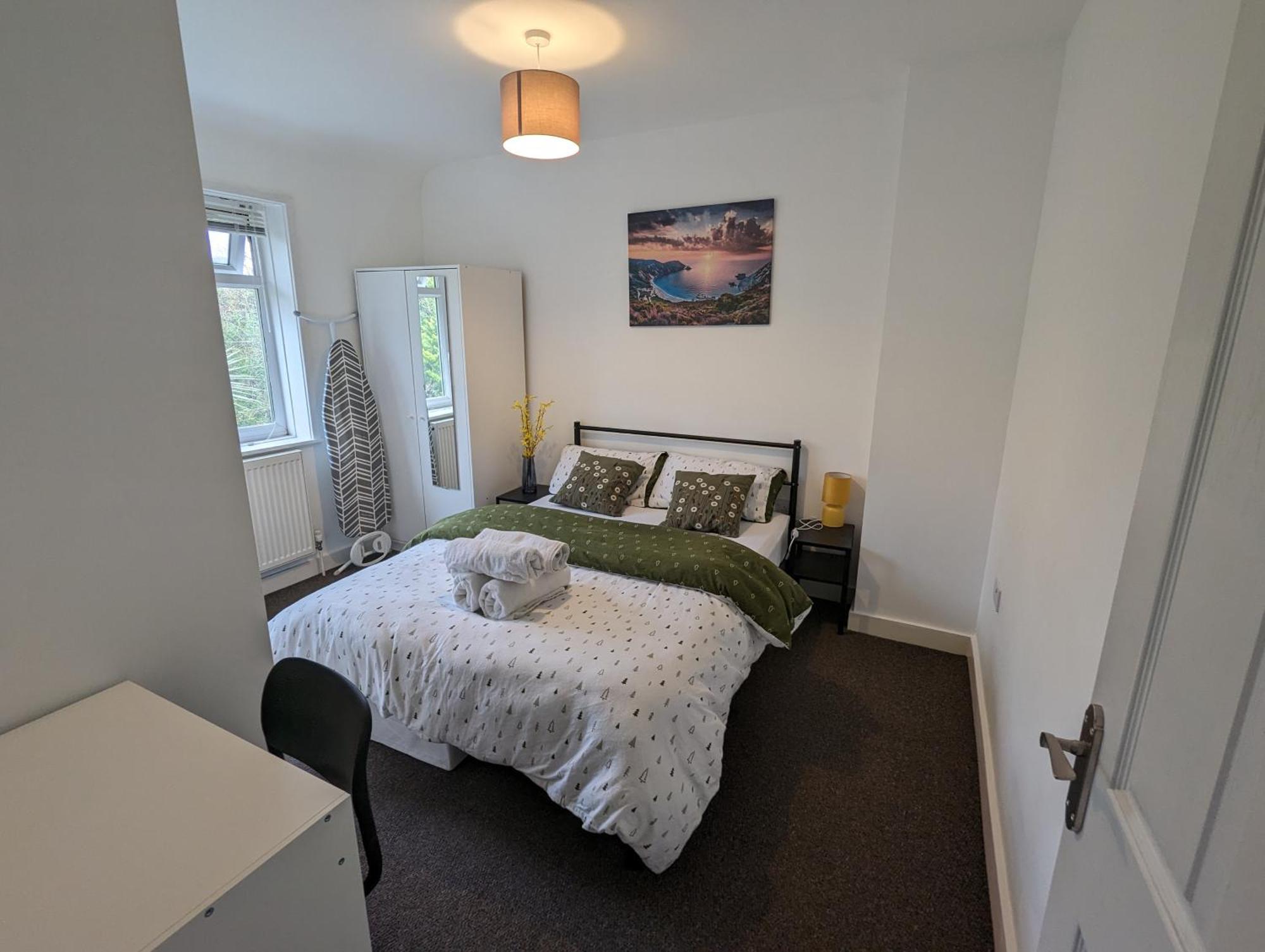 Fantastic 3-Bedroom House In London Morden  Buitenkant foto