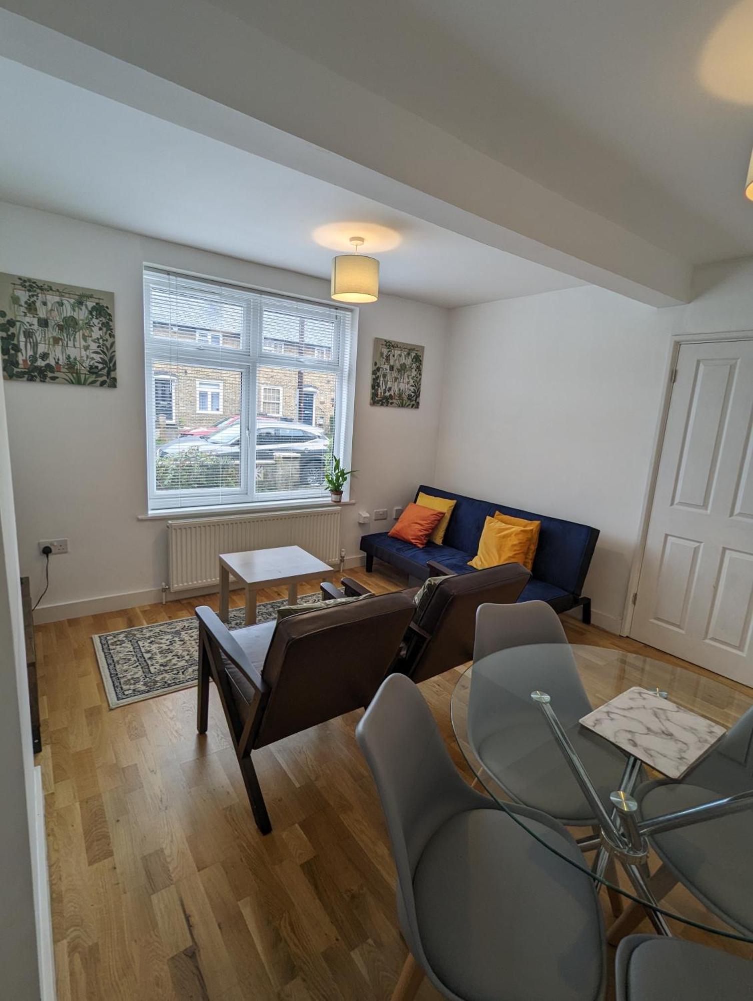 Fantastic 3-Bedroom House In London Morden  Buitenkant foto