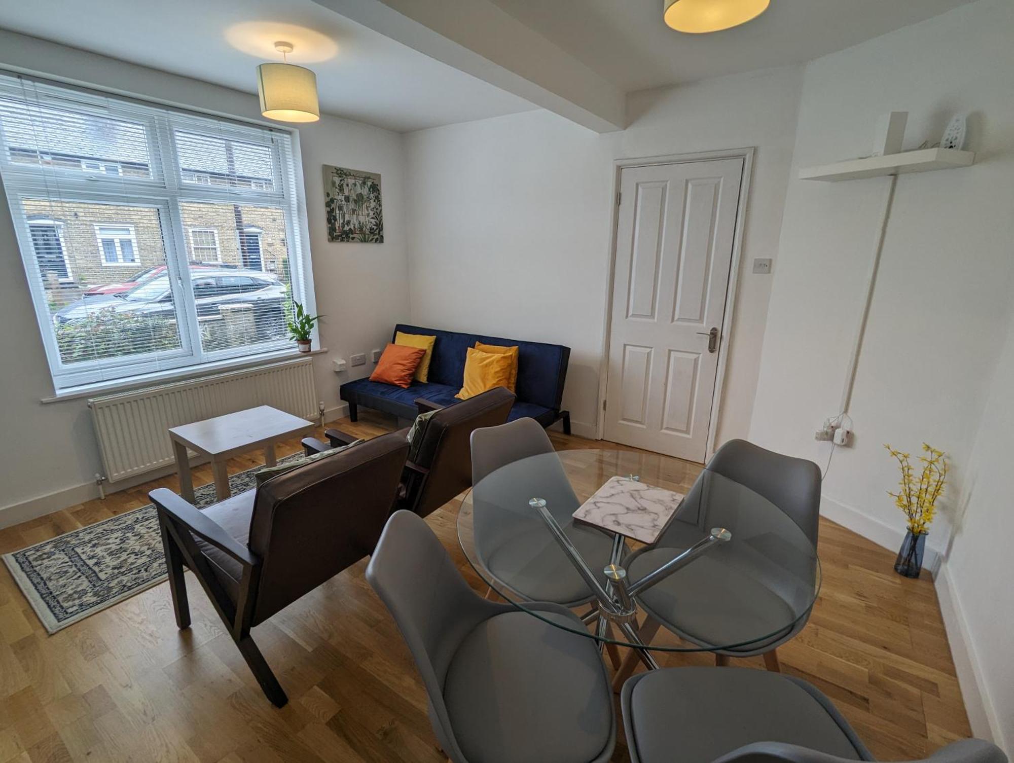 Fantastic 3-Bedroom House In London Morden  Buitenkant foto